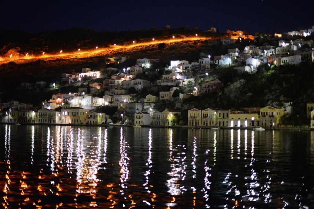 Symi Blue Port Apartment Exterior foto